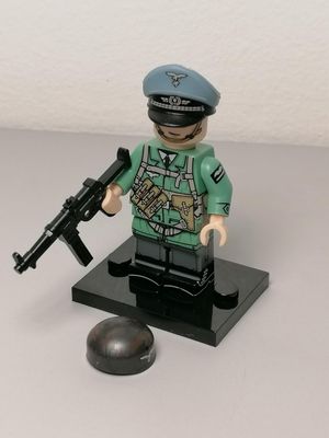 WW2 German paratrooper minifigure Fallschirmjäger