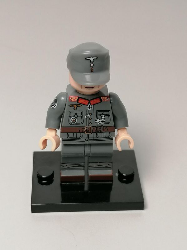 WW2 German Mountain troop officer minifigures