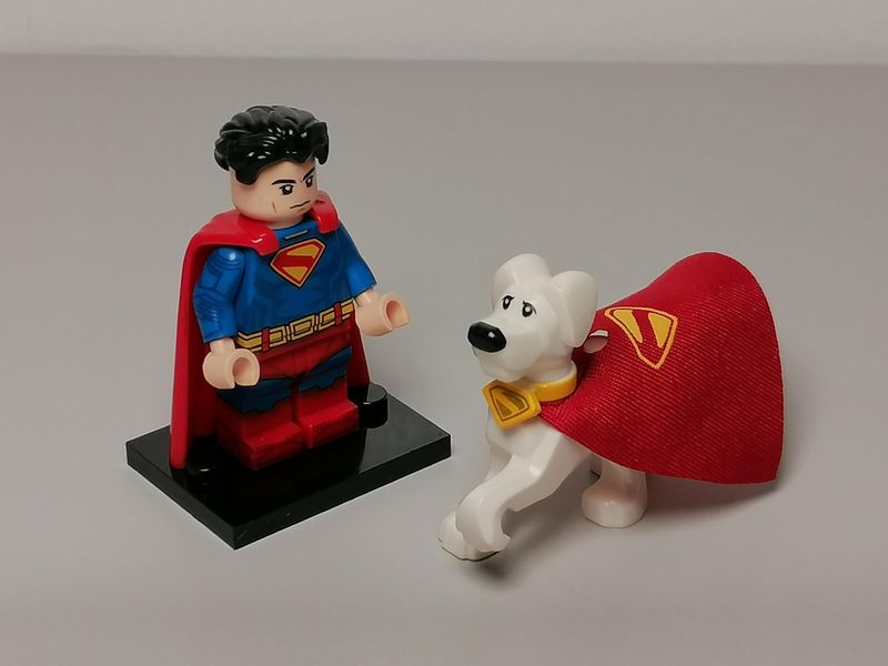 Superman minifigure with super dog from DC Comics
