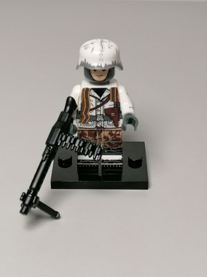 WW2 German Winter Soldier minifigures with MG