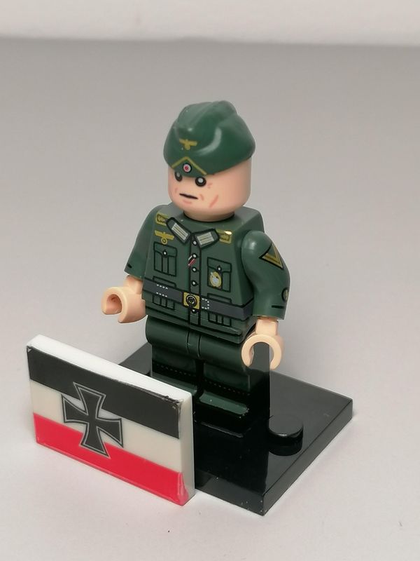 WW2 German coastal defense minifigures radio operator
