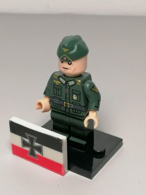 WW2 German coastal defense minifigures radio operator