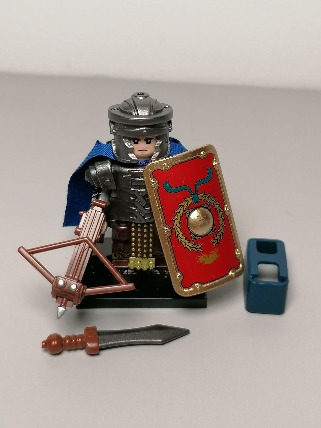 Roman Empire archer minifigure