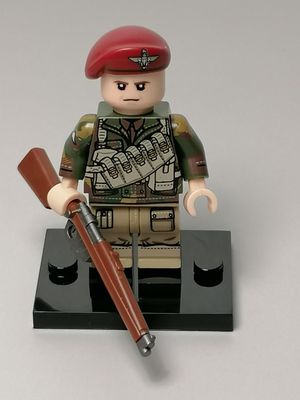 WW2 UK soldier minifigure.