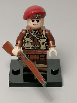 WW2 UK soldier minifigure.