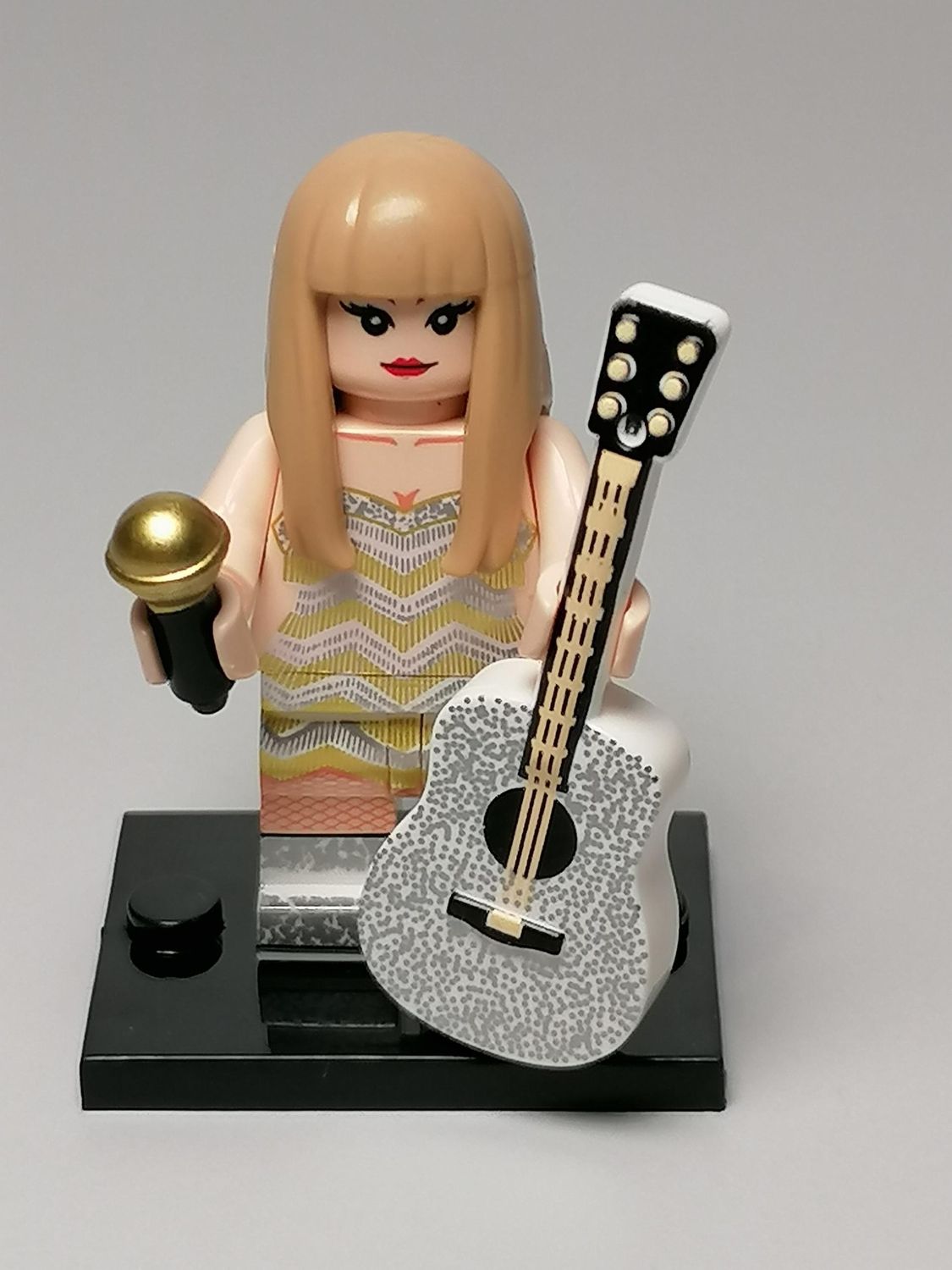 Taylor Swift minifigure