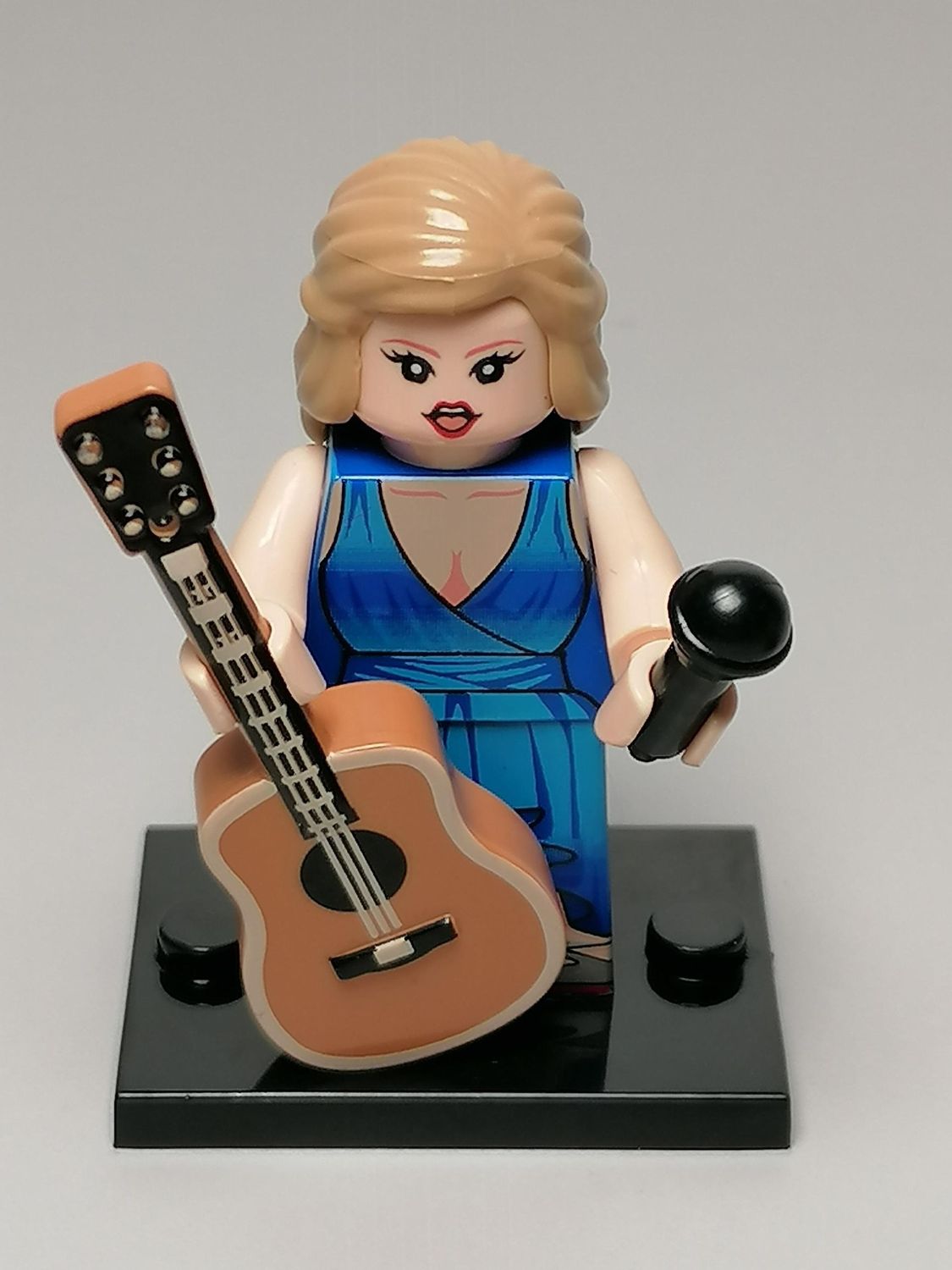 Taylor Swift minifigure