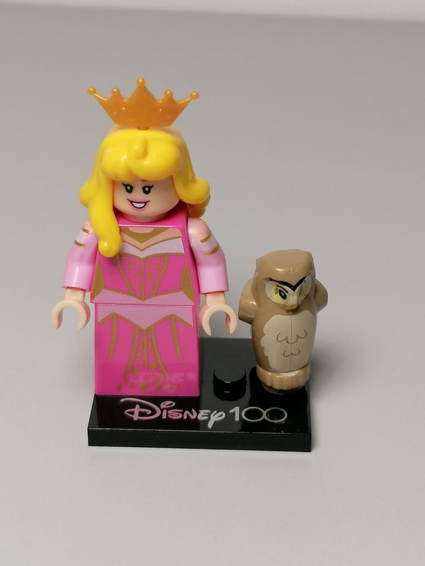 Princess Aurora  minifigure from Disney Sleeping Beauty