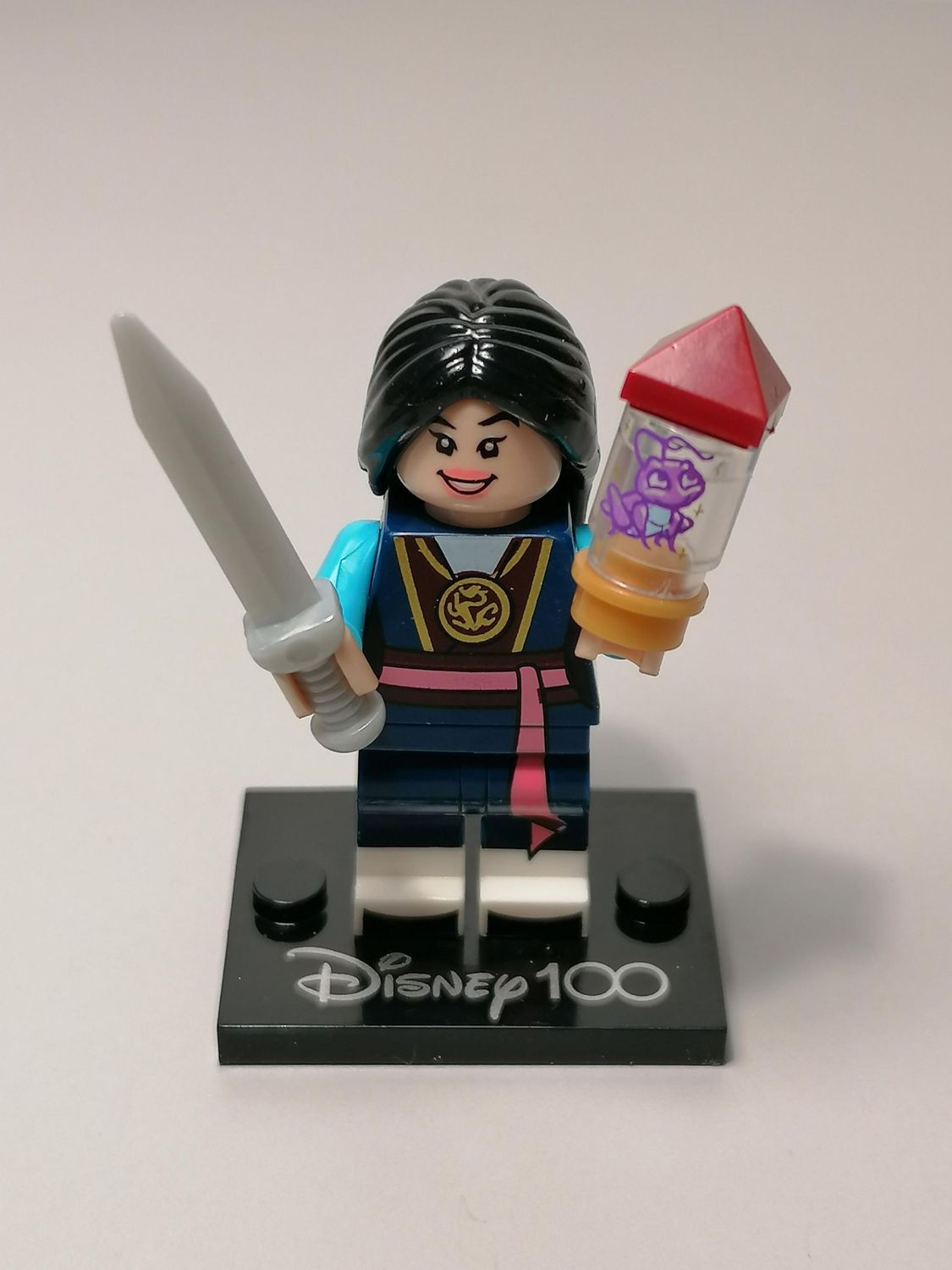 Mulan minifigure from Disney
