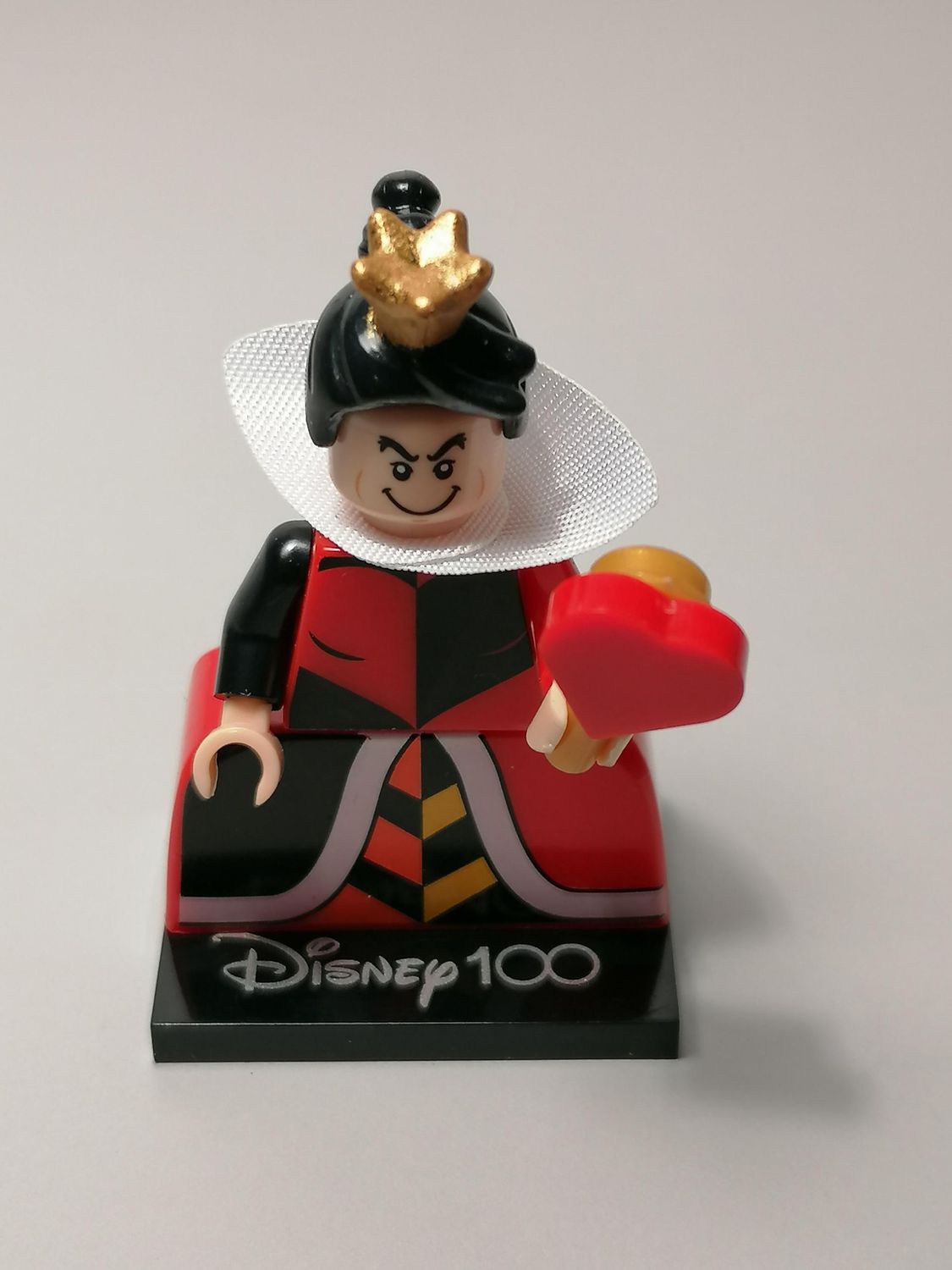Queen of Hearts  minifigure from Disney Alice in Wondernad