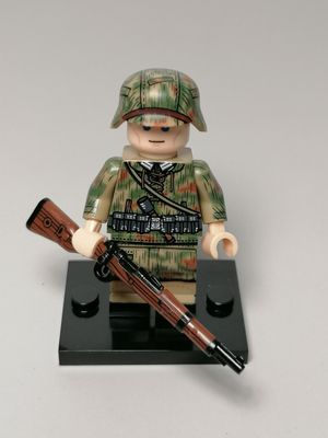WW2 German heer soldier minifigure with K98