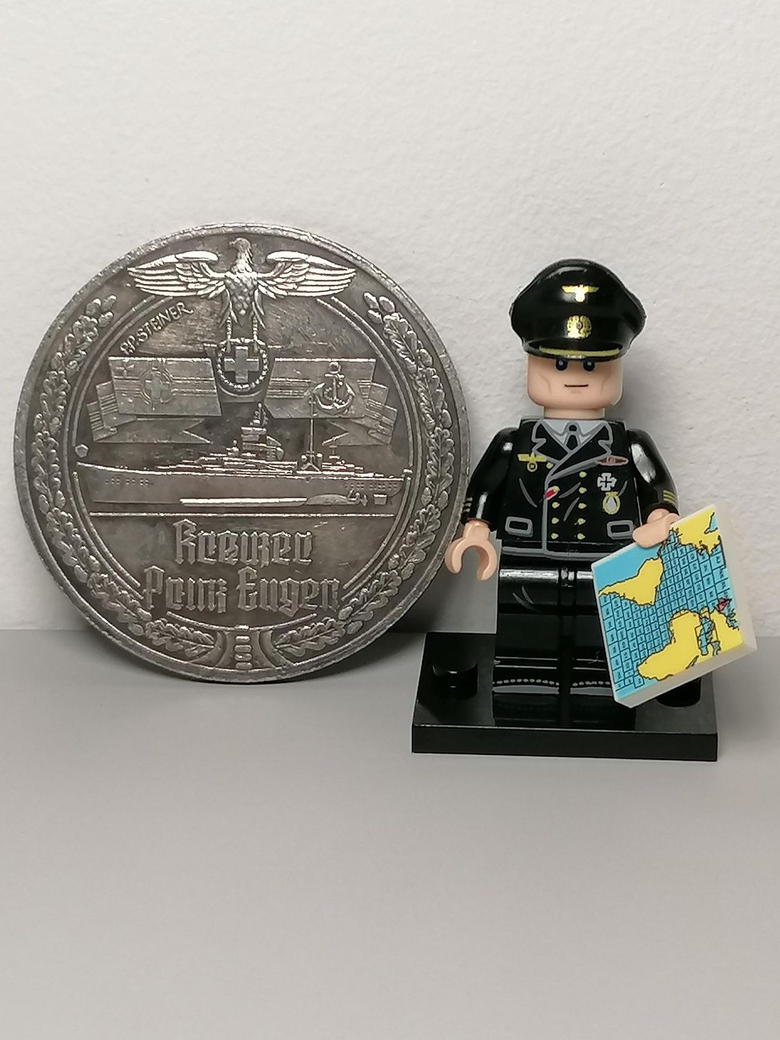 WW2 German Navy officer minifigure Kriegsmarine with coin
