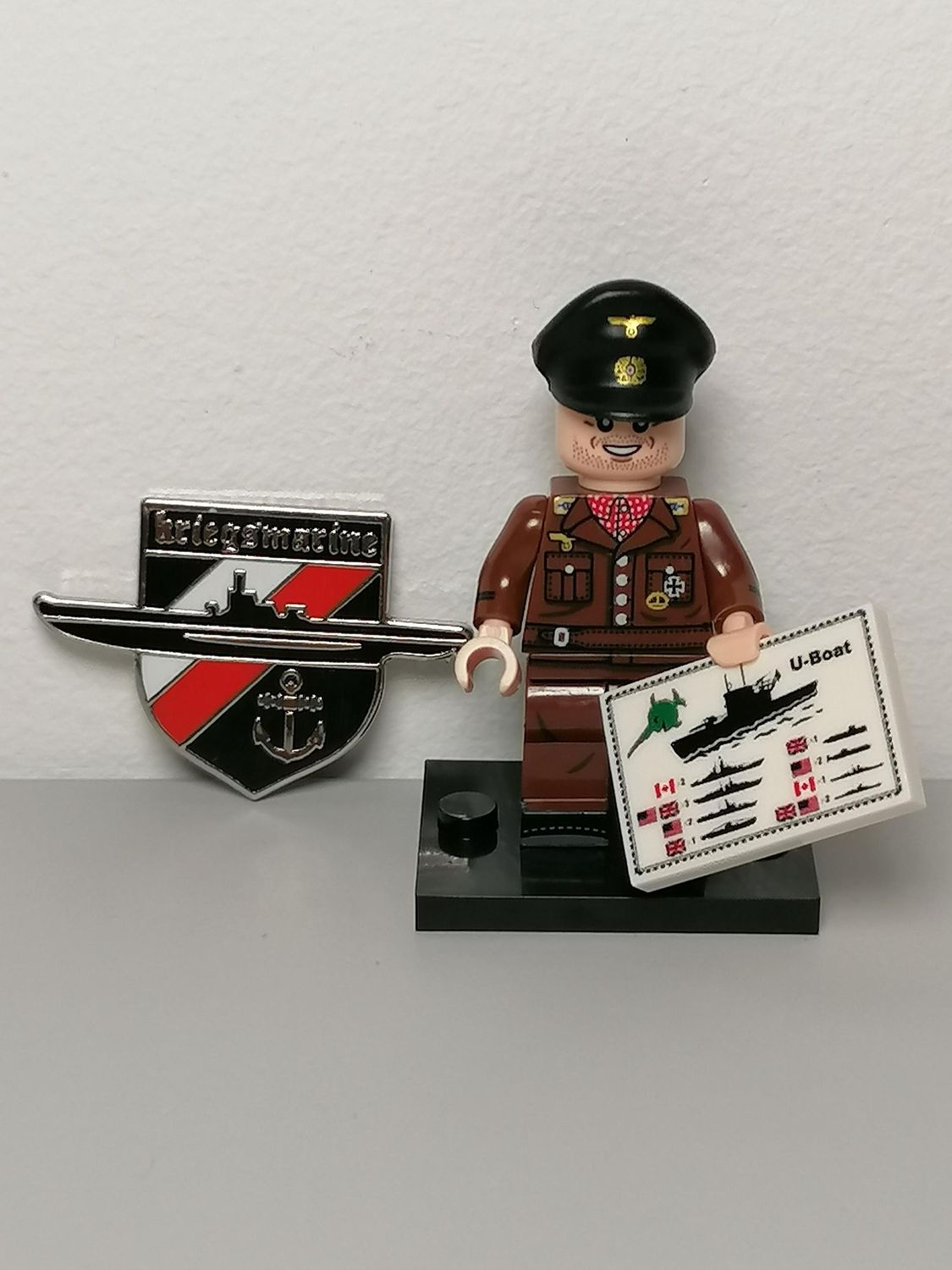WW2 German U-boat officer minifigure Kriegsmarine with pin