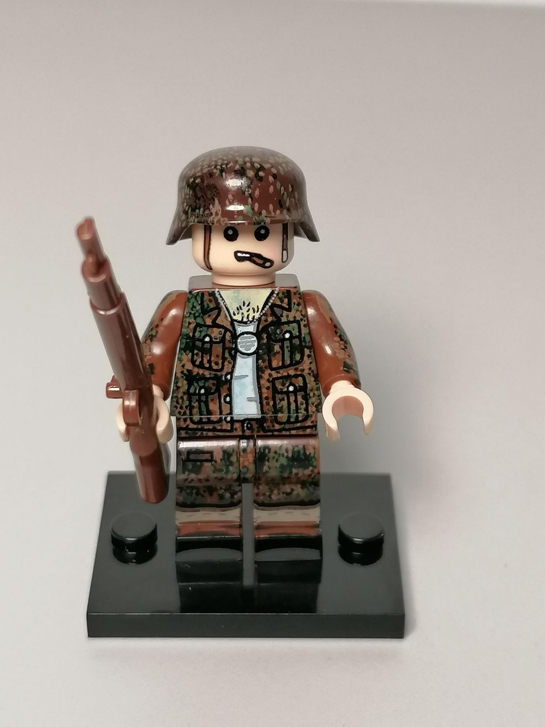 WW2 German soldier minifigure  scruffy version