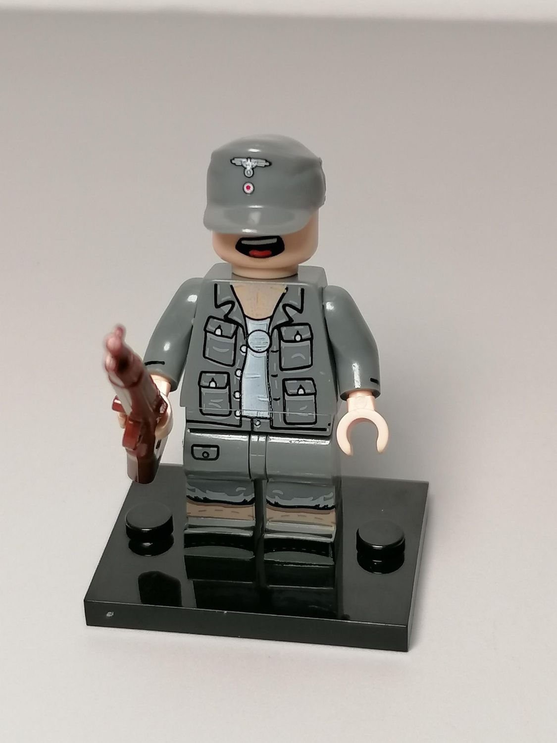 WW2 German heer soldier minifigure  scruffy version