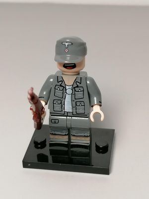 WW2 German heer soldier minifigure  scruffy version