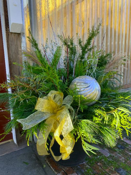 Bobbles &amp; Bows Winter Planter Workshop
