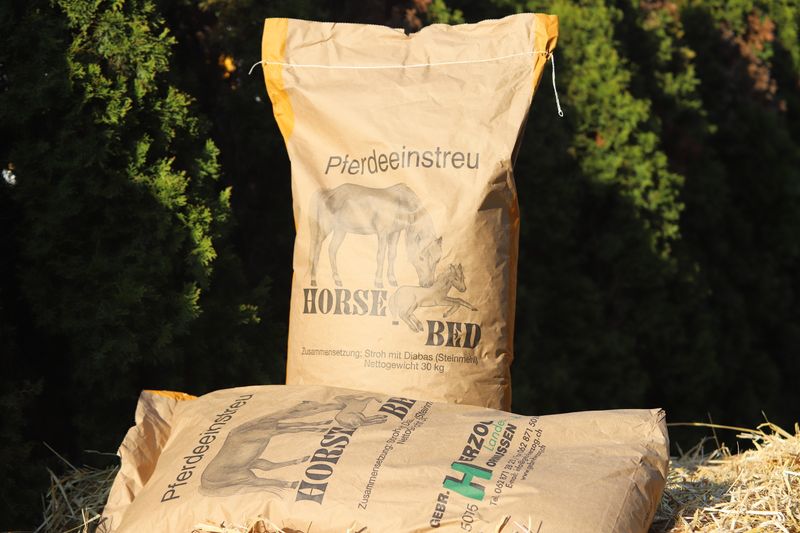 Horse-Bed bagged horse bedding Straw pellets 30kg
