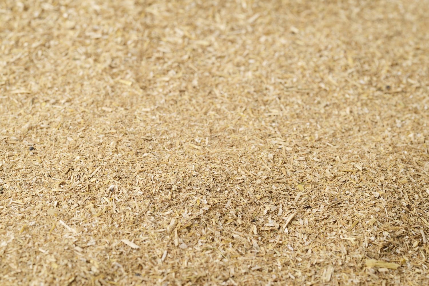 Straw meal from straw pellets