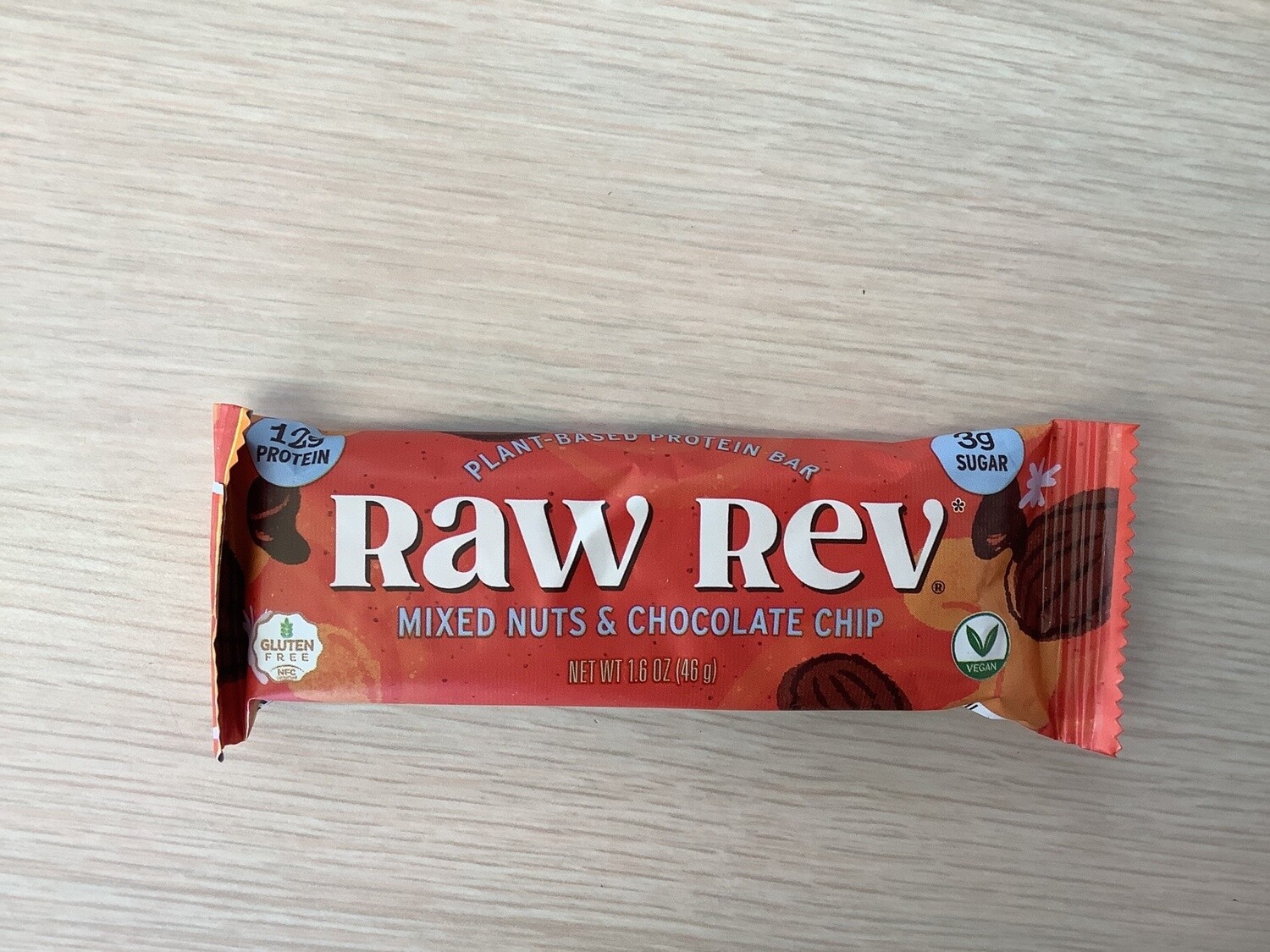 RAW REV GLO BAR MIXED NUTS CHOCOLATE CHIP single