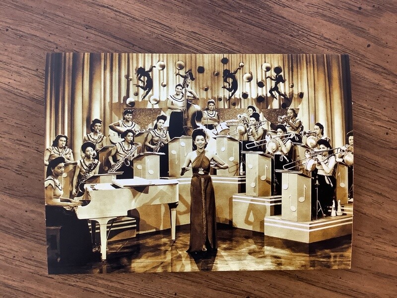 AVANTI AMERICA CARD THE  INTERNATIONAL SWEETHEARTS BIRTHDAY