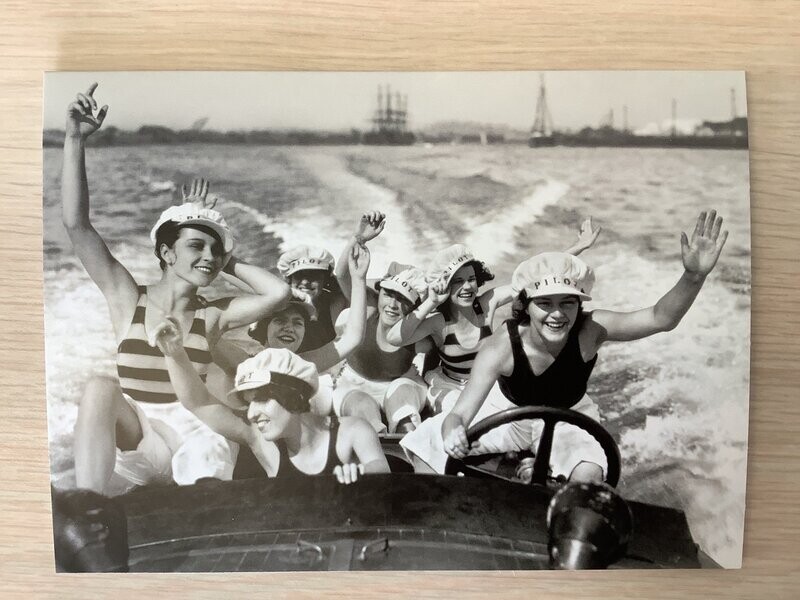 AVANTI AMERICA WOMEN DRIVING BOAT BIRTHDAY CARD