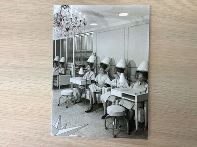 AVANTI AMERICA CARD A DAY AT THE SALON FRIENDSHIP