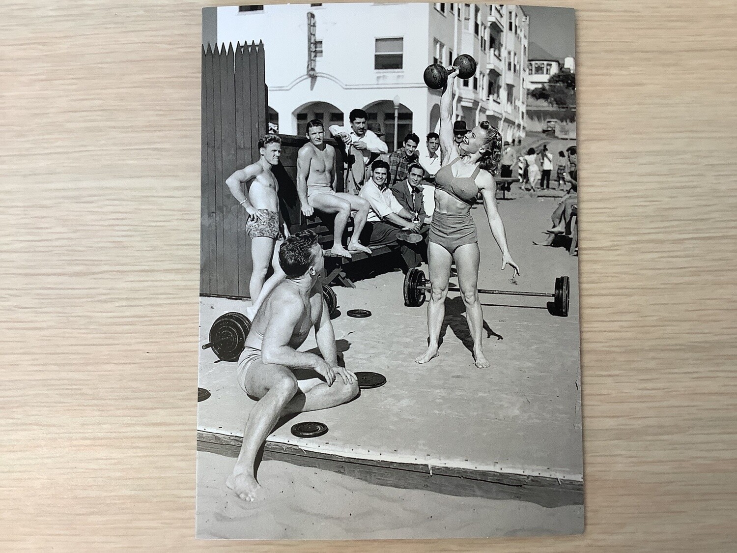 AVANTI AMERICA WOMAN BODY BUILDER FRIENDSHIP CARD
