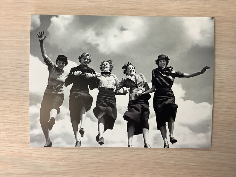 AVANTI AMERICA FIVE WOMEN JUMPING IN AIR BIRTHDAY CARD