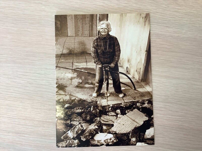 AVANTI WOMAN JACKHAMMER MOTHERS DAY CARD