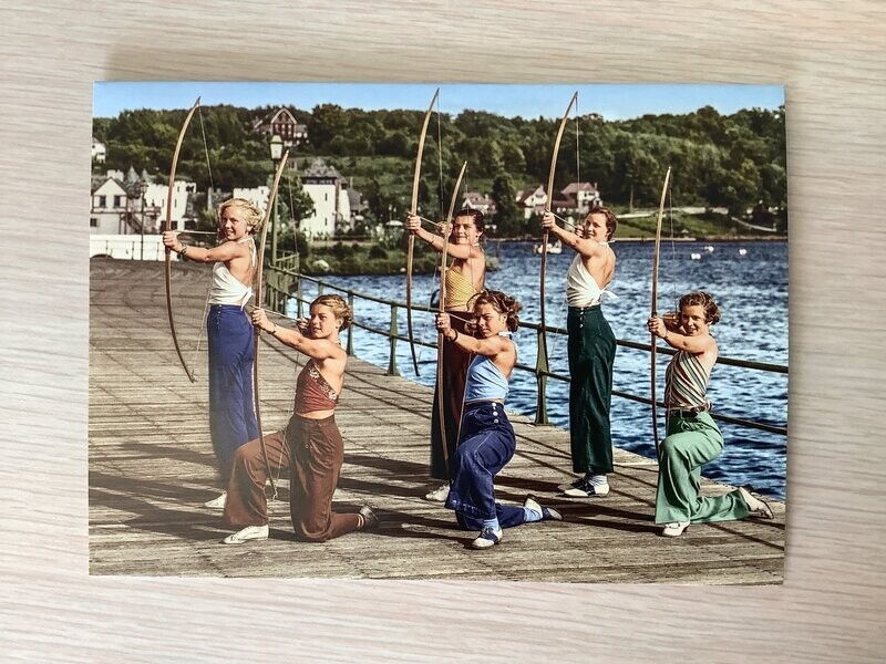 AVANTI AMERICA WOMEN ARCHERS BIRTHDAY CARD