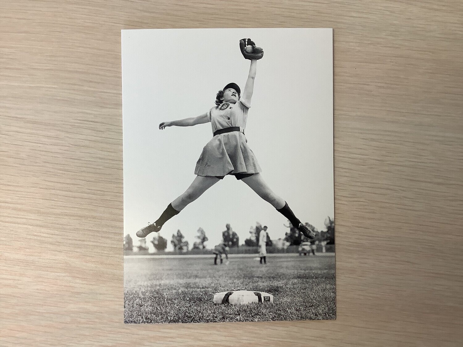 AVANTI AMERICA WOMAN CATCHES FLY BALL BIRTHDAY CARD