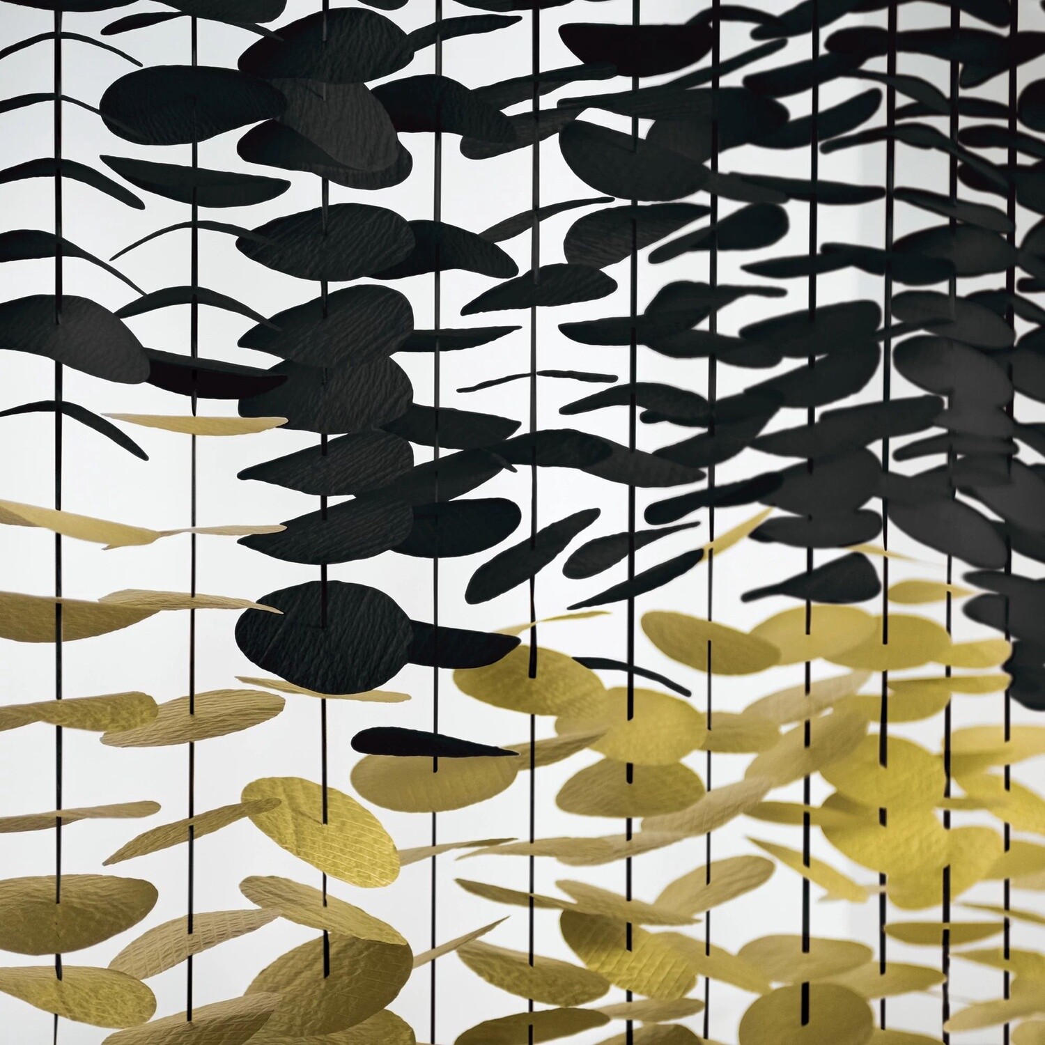 issue Circles Hanging Backdrop, 6ft x 8ft, 12pc, Color: BLACK