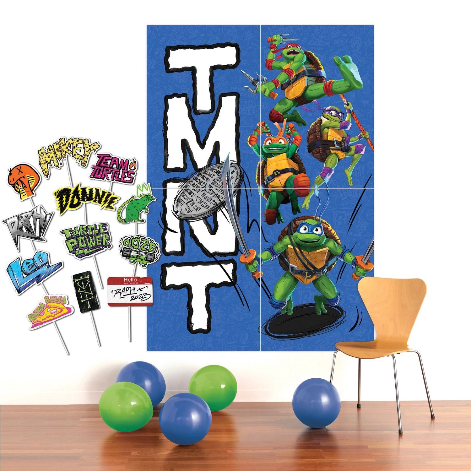 TMNT Scene Setter with Photo Booth Props - Teenage Mutant Ninja Turtles: Mutant Mayhem