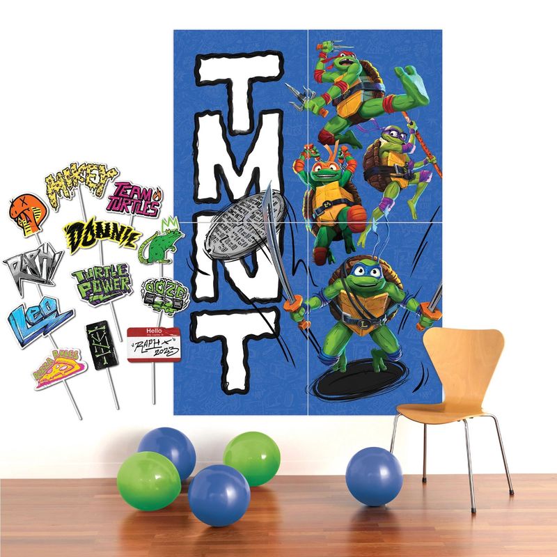 TMNT Scene Setter with Photo Booth Props - Teenage Mutant Ninja Turtles: Mutant Mayhem