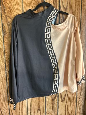 Off the shoulder tee- XL (fits like a Medium)
