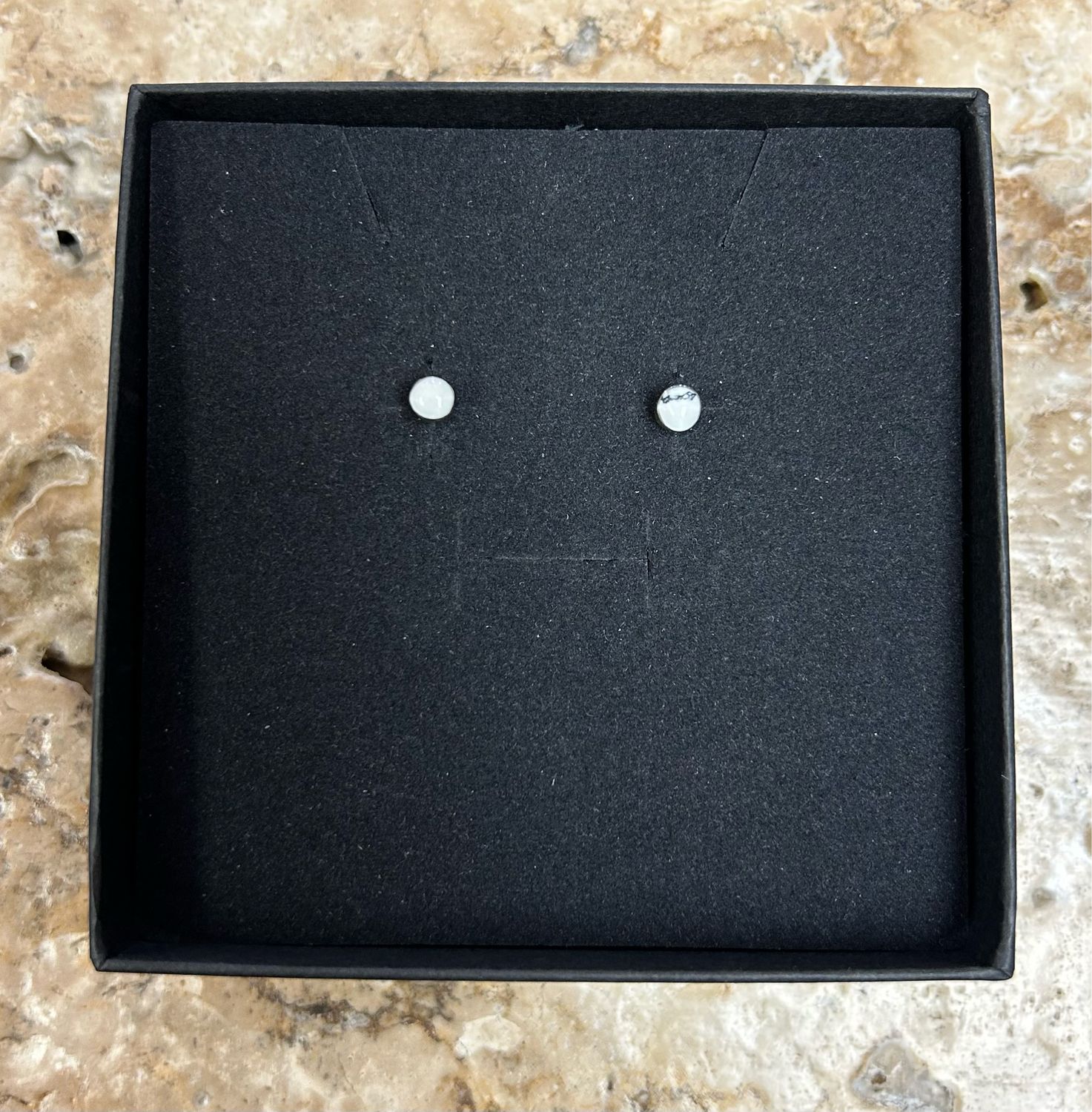 Dot Stud Earrings Turquoise &amp; Howlite