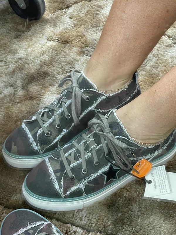 Aeory Sneakers