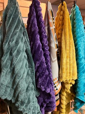 Faux Fur Throw Blankets (50&quot; X 60&quot;)