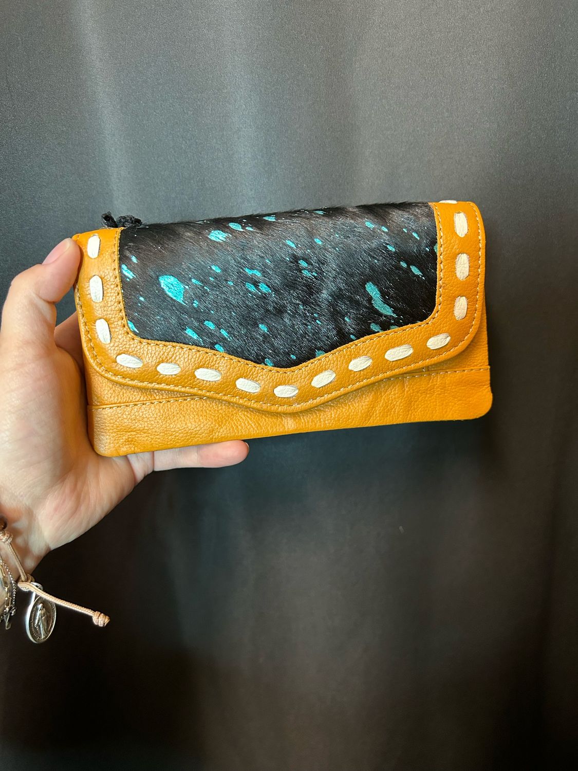 Skyviews Wallet in Yellow