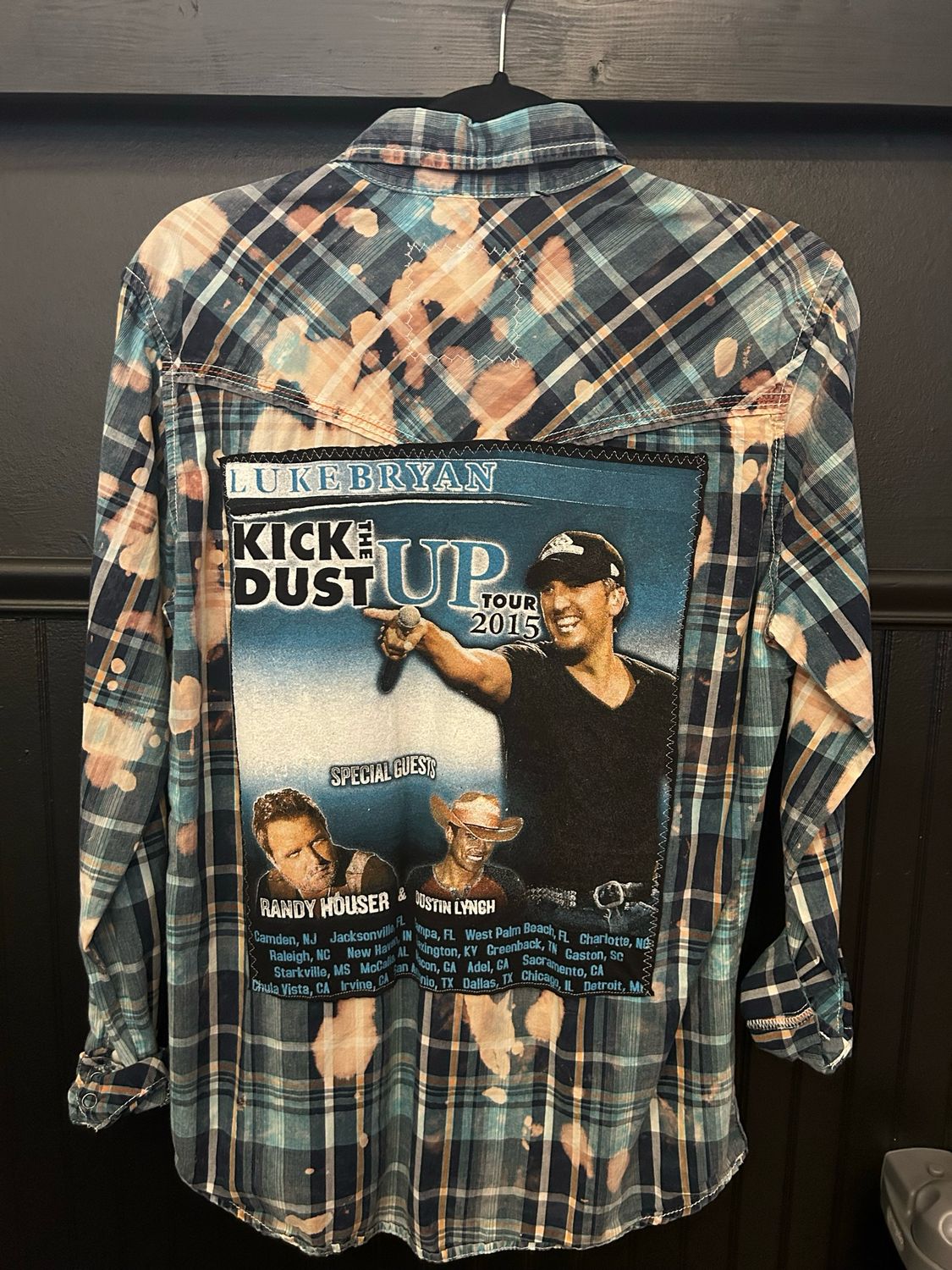 Luke Bryan Kick the Dust Up - Medium