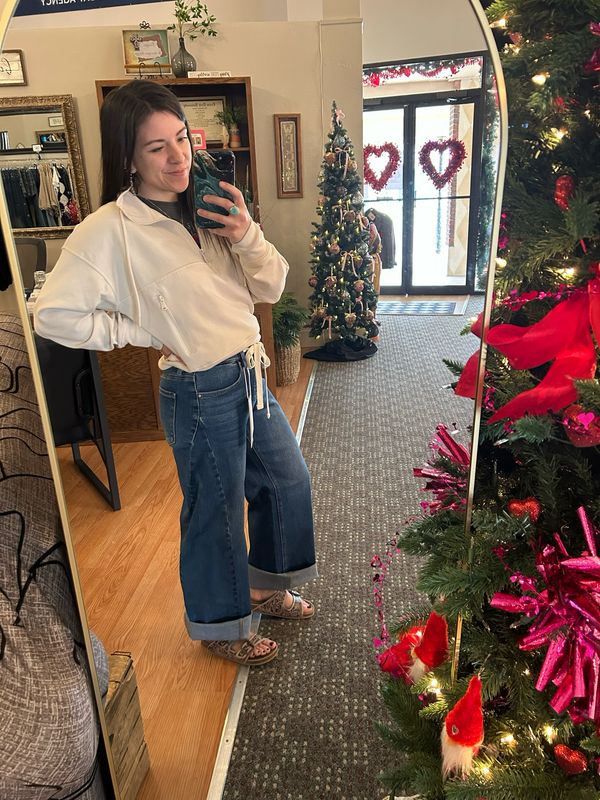 Risen Slouchy Jeans w/ Drawstring