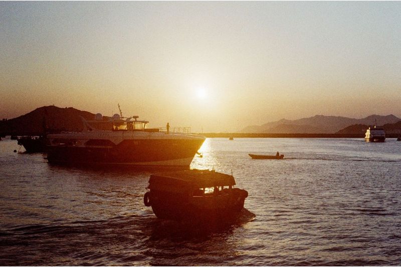 Lomography Lomochrome Color '92 Sun-Kissed 35mm Film