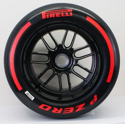 official PIRELLI Formula 1 wheel 1:1 18&#39;&#39;