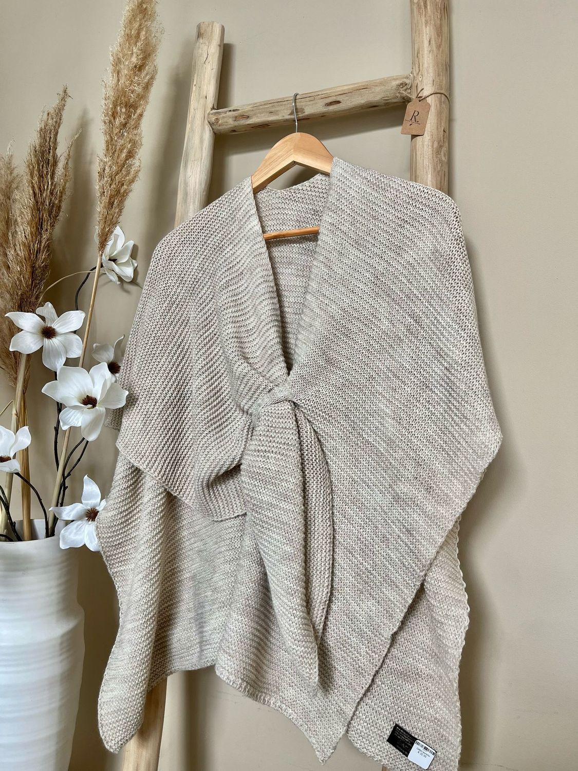 Gina beige poncho met gouden draad