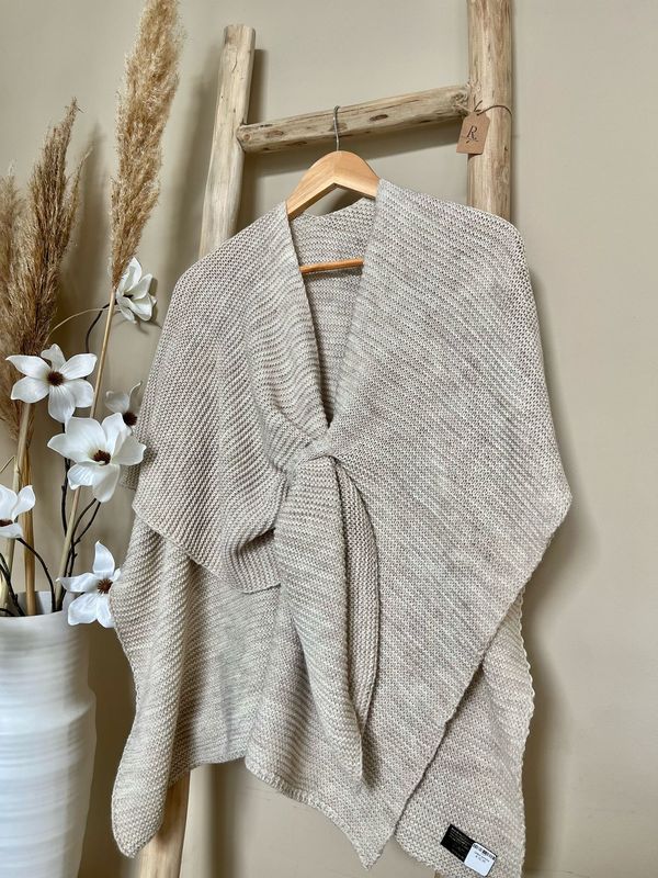 Gina beige poncho met gouden draad