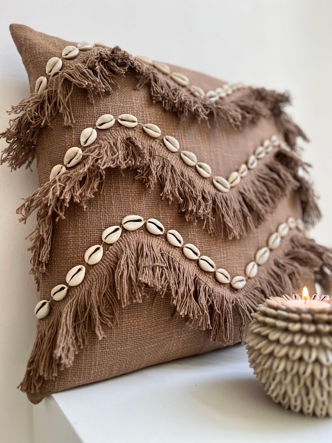 Boho kussen bruin schelp