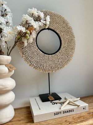 Schelpen ornament Kauri/ black