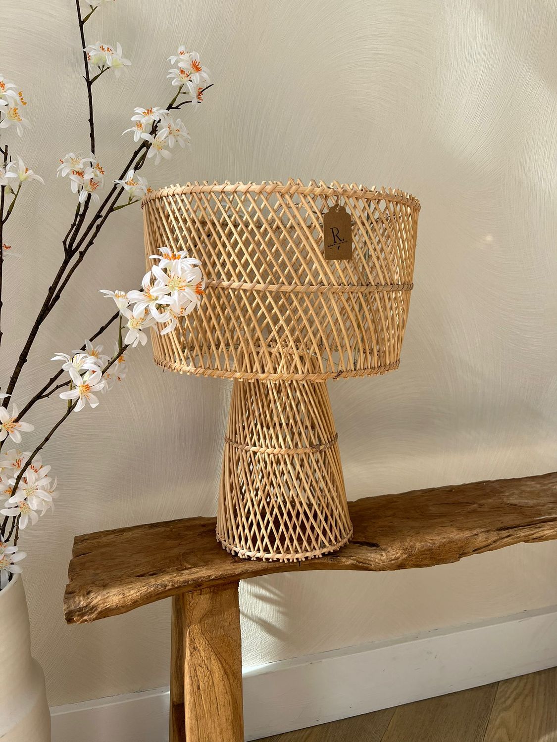 Rotan staande dressoir lamp