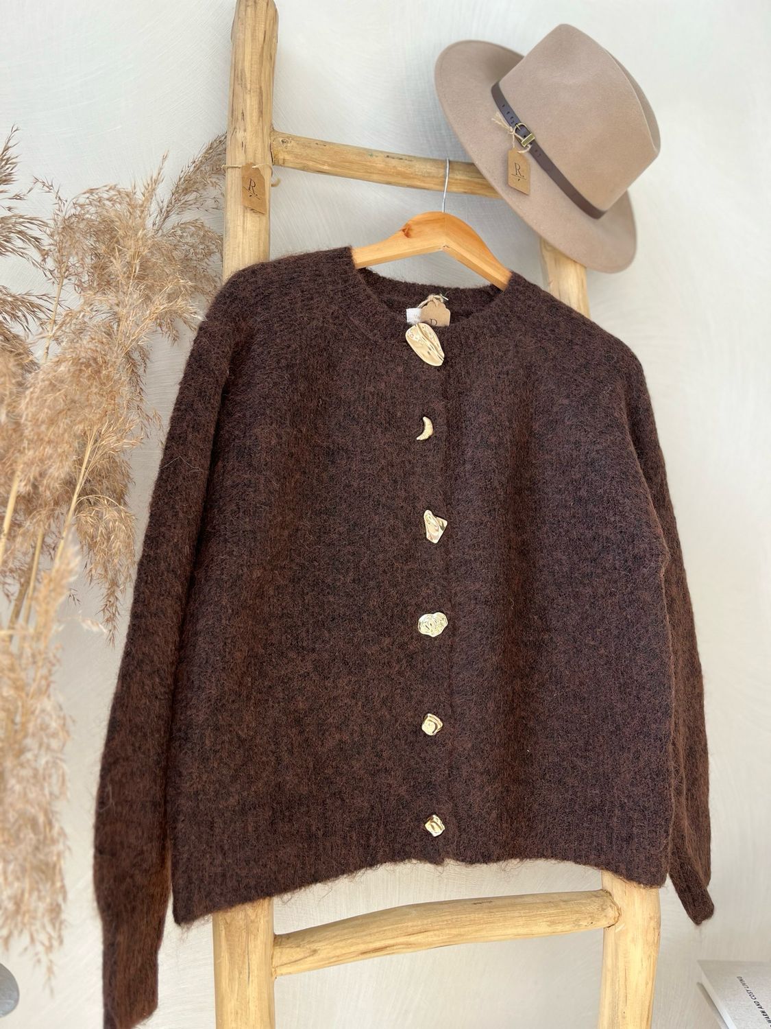 Vest brown met gouden knopen